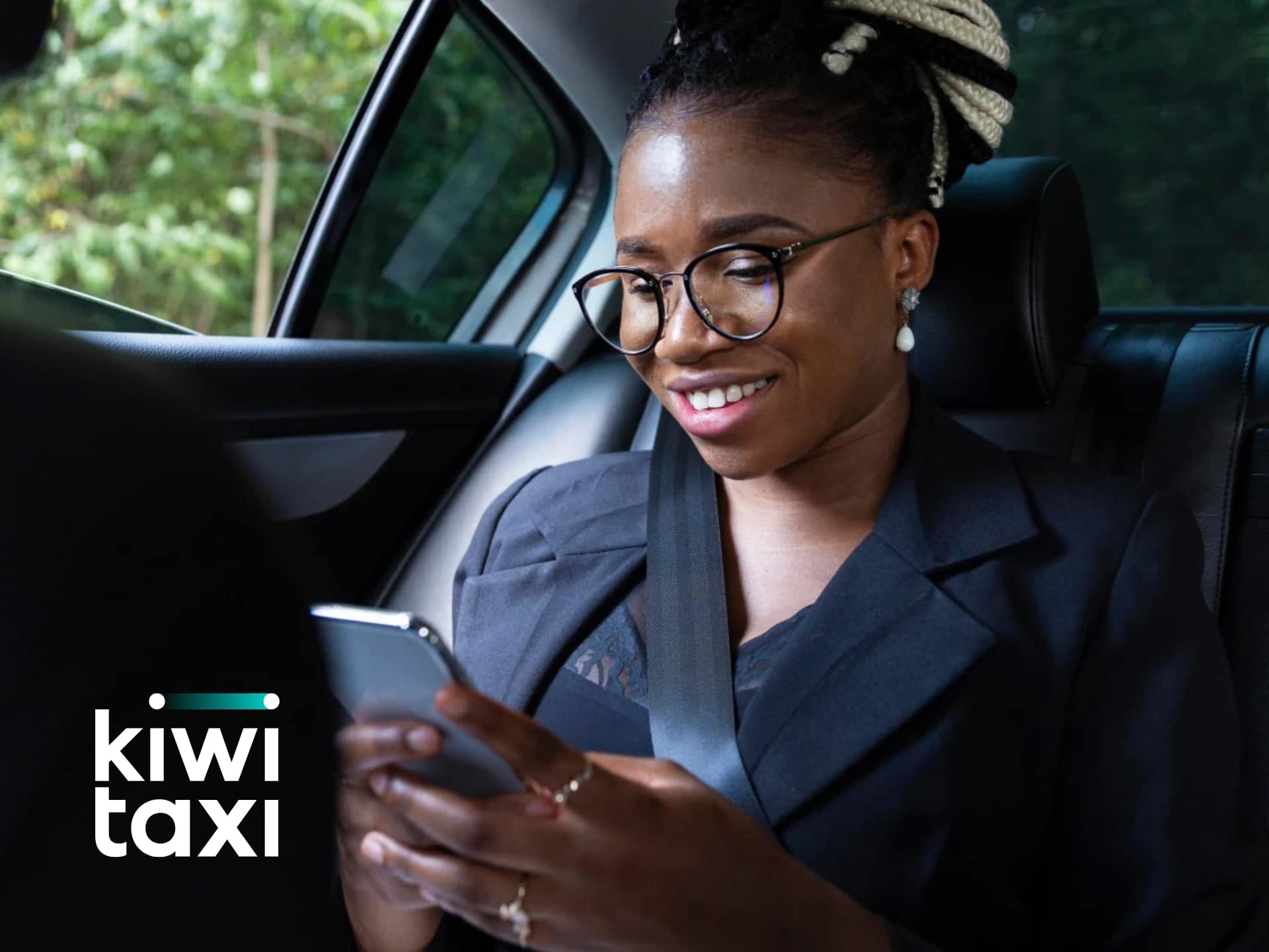 Kiwitaxi Promotional Image Displaying Taxi Service Discounts